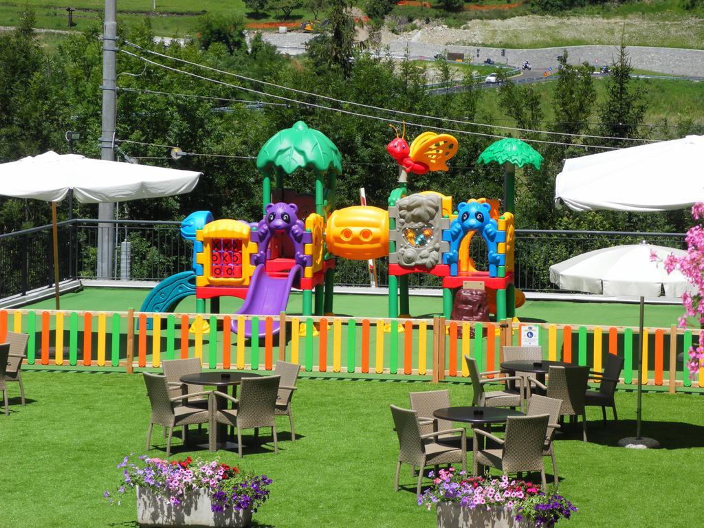 Ravelli Sporting Hotel Mezzana  Ngoại thất bức ảnh